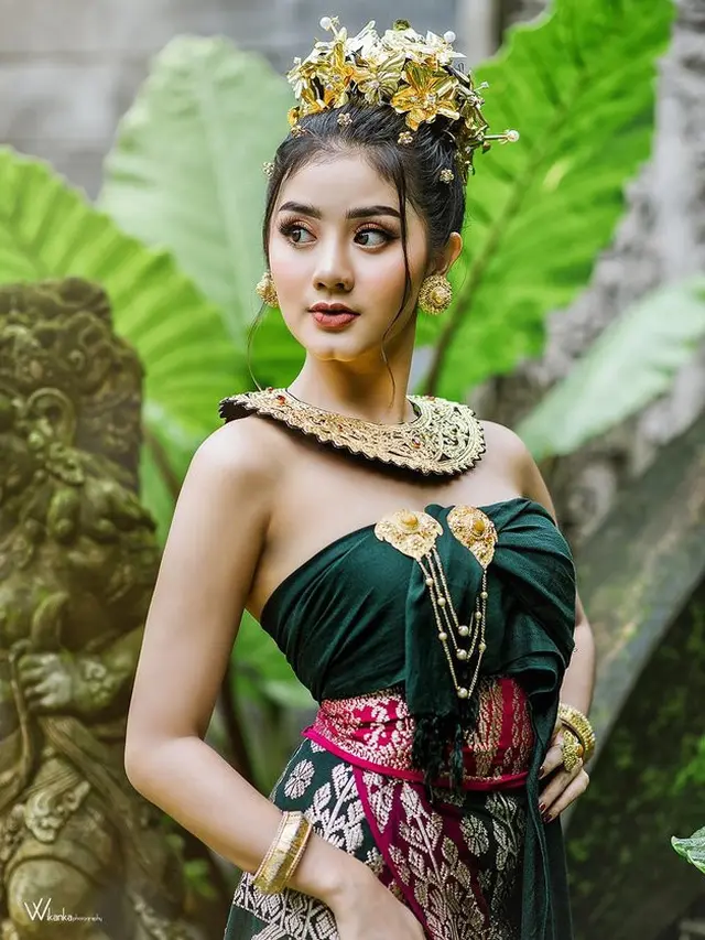 5 Artis ini Tampak Cantik dan Menawan Kenakan Pakaian Adat Bali