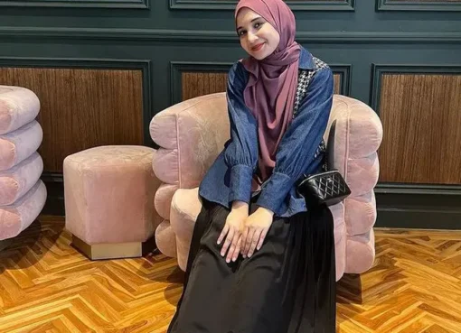 6 Gaya Hijab Zaskia Sungkar yang Sederhana Namun Tetap Elegan