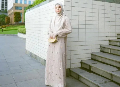 Inspirasi Hijab Segi Empat Lebar dari Nastha Rizky untuk Penampilan Elegan