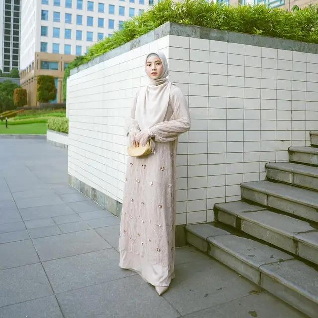 Inspirasi Hijab Segi Empat Lebar dari Nastha Rizky untuk Penampilan Elegan