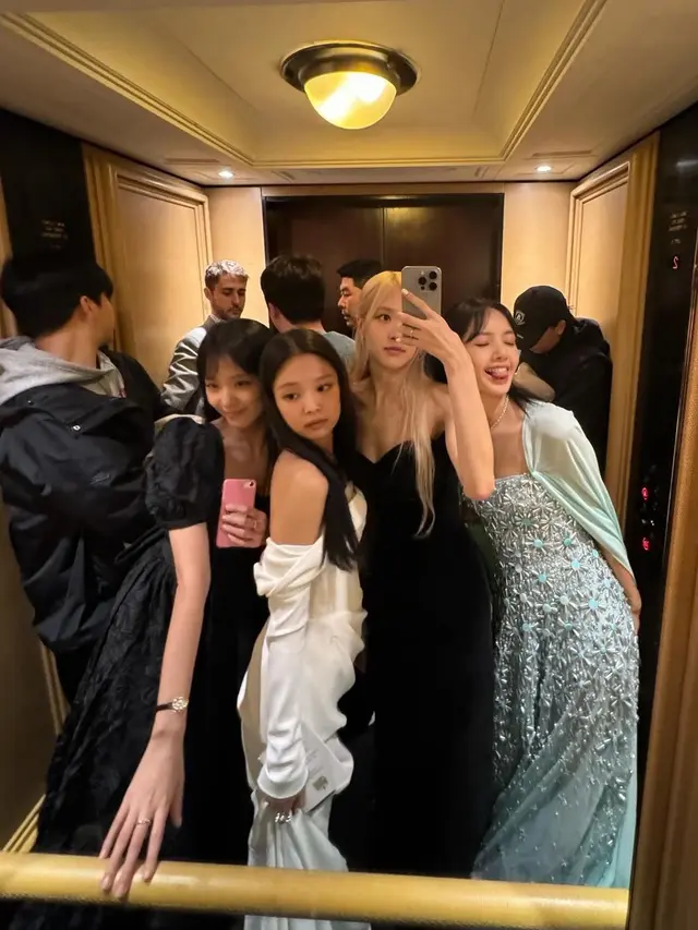 Kasual hingga Glamour, Ini 7 Gaya Gaun Hitam BLACKPINK yang Jadi Trendsetter di Dunia Fashion