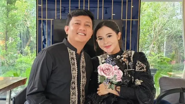 Bikin Romantis di Hari Raya, Intip 4 Rekomendasi Baju Lebaran Couple 2025 ala Pasangan Selebriti